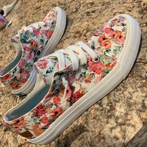 Blow fish women’s sneakers brand new.